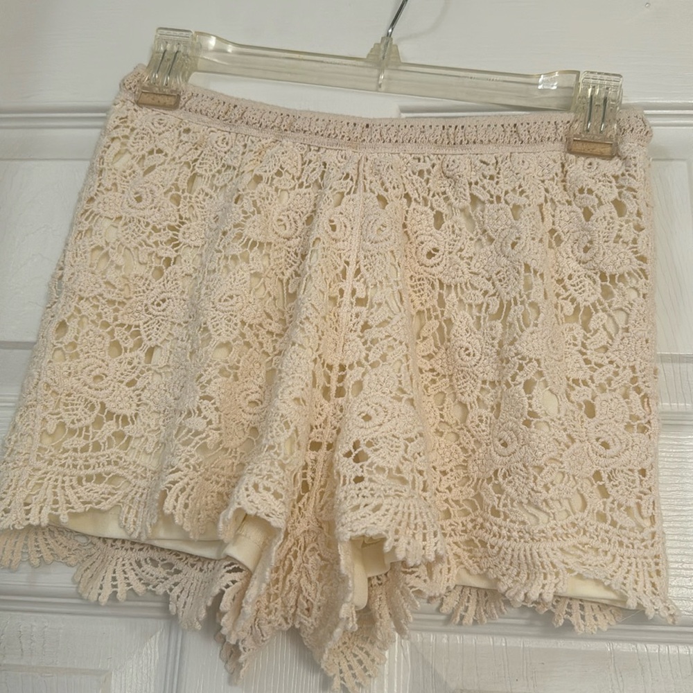 Nabee shorts white knit size S stretchy fully lined